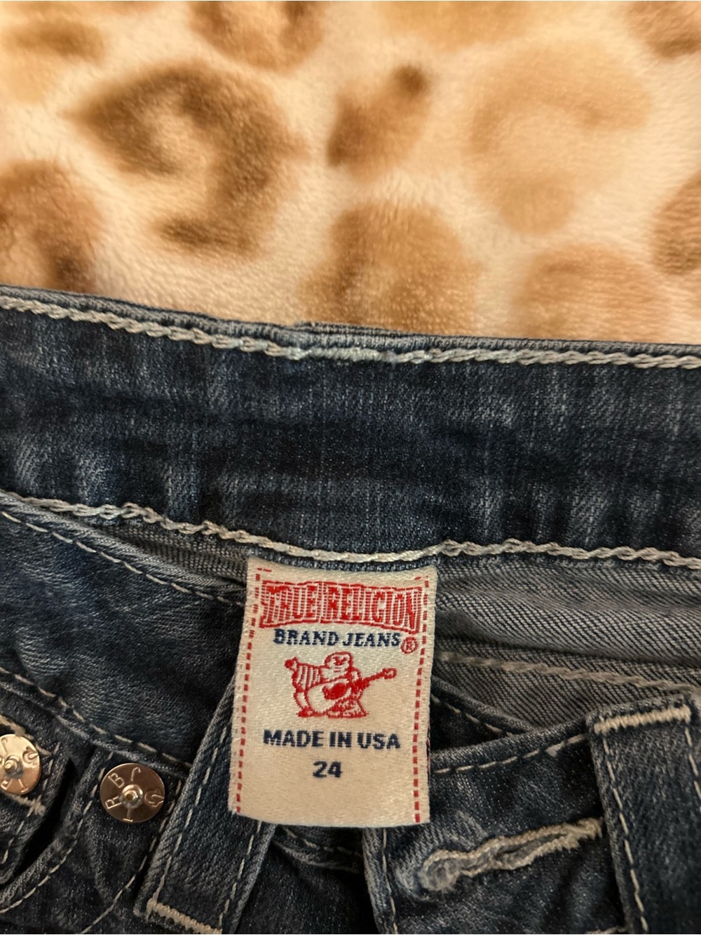 true religion y2k horse shoe bedazzled pocket jeans!🌷 - Picture 5 of 5